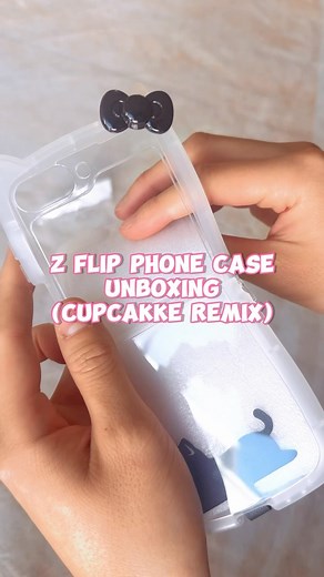 Ranvision 軟趴皮 on Instagram: "#samsung #zflip #cutephonecases #aesthetic #aestheticwarning #cupcakke #cupcakkeremix #cupcakkeremixes #potaxies🥑👄🥑 #potaxiesdecorazon🥑👄🥑 #flopgram #flopstagram #unboxing #sabrinacarpenter #bedchem"