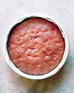 6.2K views · 111 reactions | It’s something that happens to all of us and in today’s #tiptuesday I show you the easiest way to get your cake unstuck without having to tap, shake or pry it out. ⁣ ⁣ #tipoftheday #tipsandtricks | My Mother's Kitchen | Facebook