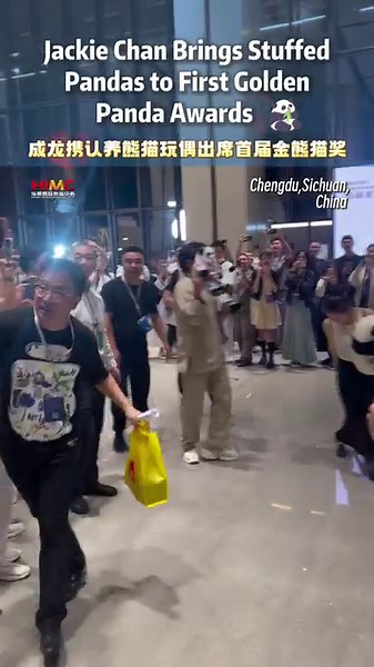 #JackieChan Brings Stuffed Pandas to First #GoldenPanda Awards | The #GoldenPandaAwards Ceremony was held on September 20 in #Chengdu, #Sichuan. Special guest Jackie Chan brought two stuffed pandas to the event. At the ceremony, he shared his panda story. | Hainan Touch