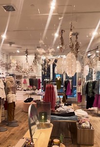 With something for everyone, Santa Monica Place stands out in the Westside area for Holiday Shopping. | Yo Venice