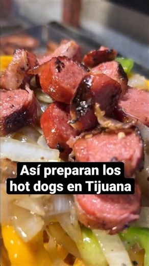 Así preparan los hot dogs en Tijuana