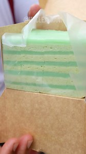 Siapa duduk Klang untunglah, dapat pi kedai layer cake legend ni. Lokasi : Regent Pandan Layer Cake Shop, Klang | Kenyangg Tak?