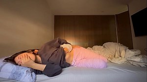 ¡No hagas ruido! ¡No quiero que mi marido se entere de mi lesbianismo!