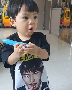 442K views · 10K reactions | ไทก้า บอกเสื้อ ลีมินโฮ แมคโด 5555 เสื้อ นี้เผื่อใครชอบไม่เหมือนใครแน่นอน thx u เสื้อสวย by @keetatat ซื้อที่ .. id line Stelioz ig @lioz_stelios ของเด็ก 350 บาท ครับ ผู้ใหญ่แขนสั้น 550บาท | Djpetjah | Facebook