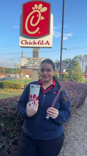 🎄 Start Your Holiday Shopping with Us! 🎁 Our NEW festive cups are here—perfect for your favorite Chick-fil-A drink. Sip the season in style and grab yours today at Chick-fil-A Hwy-5 Douglasville! 📍 3202 Hwy 5, Douglasville, GA 📞 770-627-2967 Click on the link, call us or scan https://www.chick-fil-a.com/locations/ga/ #chickfilacommunity #Georgia #douglasville #Douglas #catering #fruits #catering #cateringservice #delicioso #newseason #lovefoodlovelife #Refreshing #chickenlover | Chick-fil-A