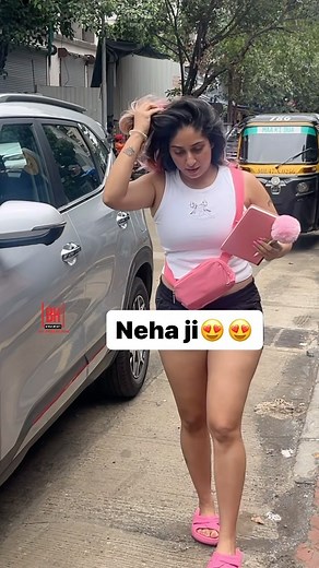 96K views · 239 reactions | Neha Bhasin Spotted in bandra  #nehabhasin #bollywoodhelpline | Bollywood Helpline | Facebook