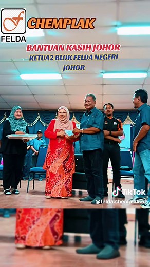Syukur Allahmdulilah janji telah di tepati ini la dia kerajaan negeri johor.. jutaan terima kasih kepada YAB MB JOHOR Dato' @onnhafiz kerana pertama kaliny memberi insentif kepada semua ketua2 blok Felda dalam negeri johor.. terima kasih juga di berikn kepada pengerusi permuafakatan Felda negeri johor YB Datuk @zaharisarip selaku exco industry asas Tani Dan kemajuan luar bandar negeri johor yg selalu membawa suara2 peneroka Felda dlm negeri johor.. terima kasih kpd YB adun tenang hjh @haslindasa