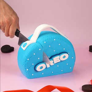 Instructions for Making and Decorating Cream Cakes According to the OREO Brand Handbag Model #cake #cakedesign #yumup #cakevideo | Transform Cake