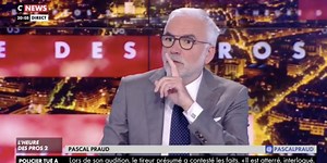 Séquence lunaire dans L'Heure des pros : se croyant hors antenne, Pascal Praud se lance dans une imitation de... Jacques Chirac ! (VIDEO) - Télé-Loisirs