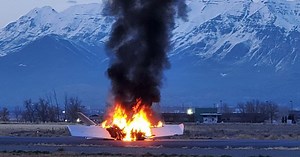 Laki četvorosed Diamond Star se zapalio iznad jezera Juta: Pilot uspeo da sleti, avion potpuno uništen