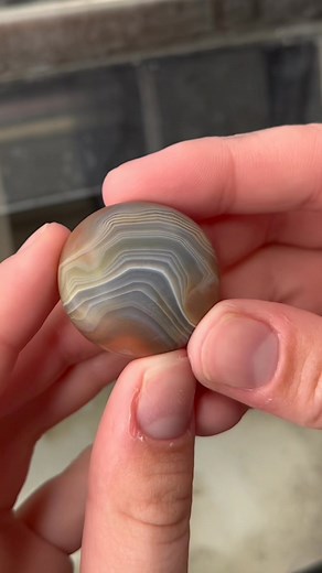 Making a Lake Superior agate circle cabochon on the CabKing 8”. #cabking #cabbing #cabochon #cabochonmaker #lapidary #lapidaryartist #lapidaryart #stonecutter #jewelrydesigner #jewelrymaker #jewlerymaking #handmadejewelry #diyjewlery #rockhound | CabKing