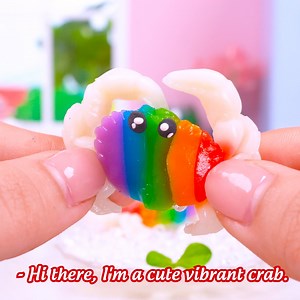 Miniature Rainbow Crab Jelly Decorating | Teeny Cakes