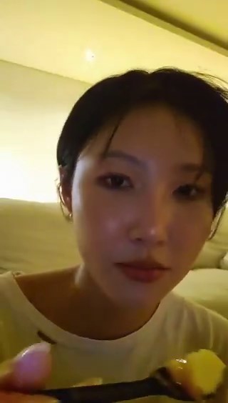 👩🏻 illit chingu-deul?👩🏻 they’re so, really👩🏻 if there’s a textbook definition of math, then wouldn’t illit be the textbook definition of cuteness?👩🏻 they are so cute👩🏻 i don’t have such dongsaengs you know, so they are very adorable and precious to me
