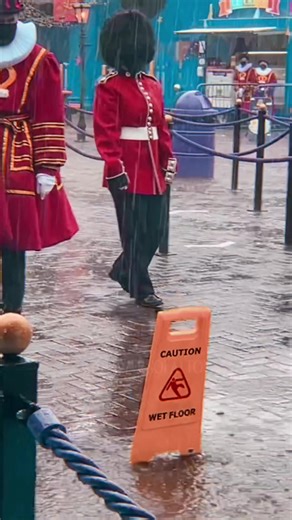 Wet floor sign walks on its own in torrential rain then faceplants puddle… that is all goodnight. 🙂 #altontowers🎢💛 #altontowers #altontowersresort #davidwalliams #comedy #viral #viralvideo #fyp #foryou #meme #foryoupage #themepark #rollercoaster :)