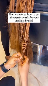 1.7M views · 33K reactions | How to rope curls your braids trending curls tutorial .it takes zero $ to follow,follow for more tutorials 曆 #knotlessbraids #explorepage #fyp #boxbraids #curlybraids #curls #viralvideo | Rosey la France | Facebook