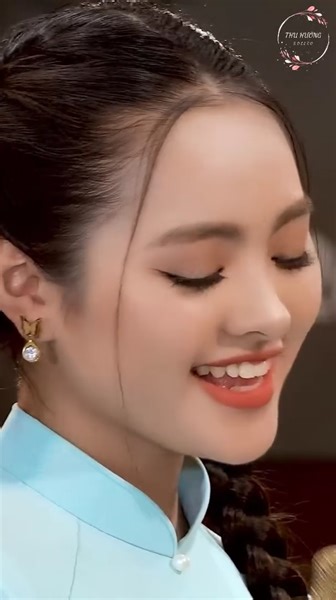 123K views · 2.4K reactions | ca sĩ trẻ mà hát nhạc lính đỉnh quá #thuhuongbolero #bolero #nhacbolero | Thu Hường Bolero | Facebook