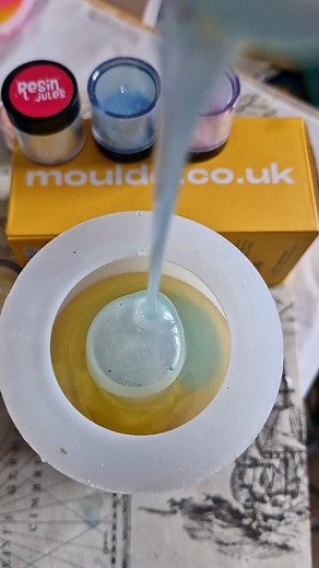 11K views · 53 reactions | Making magic with @resin_jules Aurua tints @mouldd_resin epoxy resin and stunning silicone vase mould Perfect combination Mesmerising to watch More coming soon #aurora #mica #Lilyminilli #Mesmerising #resindecor #pouring | Lily Minilli | Facebook