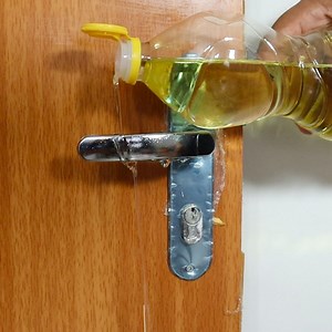 Just put oil on the door! (The secret that painters don't tell you) | Home Recipes