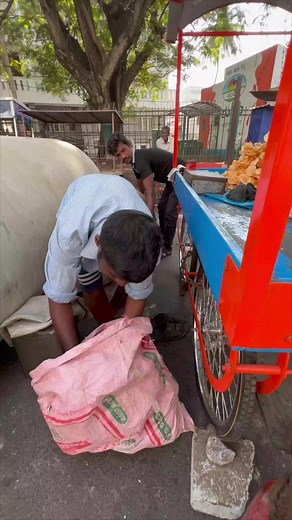23K views · 242 reactions | India famous cassava chips | #bombestreetfood #nagpurstreetfood #southindiastreetfood #pavbhaji #manchuria #Gujaratistreetfood #MOMus #samosa #vadapav #khaman | Aamchi gujarati | Facebook