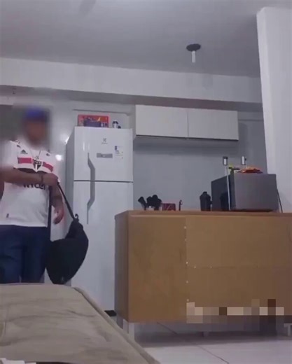 RT @Paulista20ABC: Aquele macho curioso com roupa de time de futebol, o cara quase nao encostava em mim , só queria me usar como depósito d…