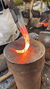 bkacksmitTechnique Processing palm oil farmers' tools, hooking tools pembuatan alat petani sawit #blacksmithing #metalwork #gancusawit #tekniktukang #forge #handnade #USAToday #mexico | Madenin Dinen