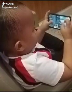 Baru lepas isap susu..kawan pulak ajak main..laju betul..main 4 jari tu..siap on gyro lagi | Abang Just Sebarkan