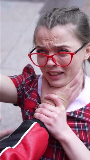 Nerd vs. Populares: ¡La Batalla Final!