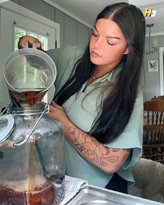 Southerners Making Sweet Tea