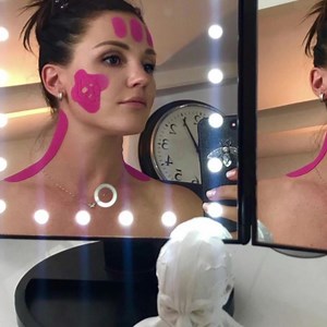 Is taping your face the ultimate anti-aging solution?⠀⠀⠀⠀⠀⠀⠀⠀⠀ ⠀⠀⠀⠀⠀⠀⠀⠀⠀ But first, show me your love by hitting the 🤍like button to keep seeing my posts in your feed🥰⠀⠀⠀⠀⠀⠀⠀⠀⠀ ⠀⠀⠀⠀⠀⠀⠀⠀⠀ I have finally got my license to teach this technique although I’ve been using it myself for a good while and the results are truly impressive!!!⠀⠀⠀⠀⠀⠀⠀⠀⠀ ⠀⠀⠀⠀⠀⠀⠀⠀⠀ So what does it do?👇🏻⠀⠀⠀⠀⠀⠀⠀⠀⠀ ⠀⠀⠀⠀⠀⠀⠀⠀⠀ Kinesio tapes applied using a certain technique(this is important!!! You can’t apply them the same way 