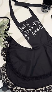 💀 Retro Arsenic Apron 💀 get it on sale! $35 🔥 shop now! 👉🏻DemiLoon.com #retroapron #apron #pinup #pinupstyle #creepycute | Demi Loon Clothing