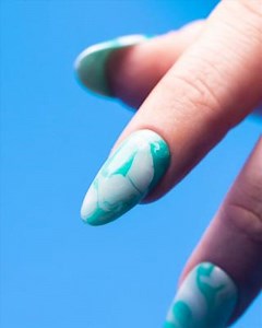 Work smarter, not harder 😉 Blooming Gel will create gorgeous watercolor effects in seconds! #gelishmini #getgelished #gelish #gelishretail #gelishgelpolish #fallcollection #changeofpace #athomebeauty #athomemani #diybeauty #sallybeauty #gelnails #gelpolish #gel #nailsnailsnails #naildesign #nailart #nailinspo #fallnaildesigns #fallnails #autumnvibes #fallvibes | Gelish MINI