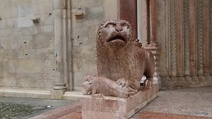 Ionenstatue am Modena-Dom, Italien: Stockvideos & Filmmaterial (100 % lizenzfrei) 29052334 | Shutterstock