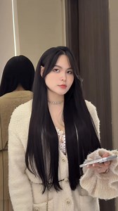 Trend nhuộm tóc theo mệnh đang rất hot, nhưng không phải ai cũng hợp nhuộm màu. Với nhiều chị em, chỉ cần chỉnh lại form tóc, uốn phồng nhẹ phần chân là gương mặt sáng hơn, tóc dày hơn mà vẫn rất tự nhiên ————————- #nhattam #nhattamhairsalon | 𝐍𝐇𝐀̣̂𝐓 𝐓𝐀̂𝐌 𝐇𝐀𝐈𝐑 𝐒𝐀𝐋𝐎𝐍