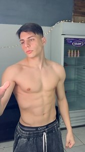 38K views · 2.4K reactions | Volví﫣 que te parece mi nuevo look? Una @cervezabrahma nunca viene mal  | Tomas Ferrer | Facebook