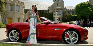 A la Chica Playboy Raquel Pomplun le ceden un Jaguar F-Type - Periodismo del Motor