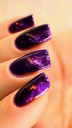 A mesmerizing purple manicure 😍✨💅🏻 #nails #nailart #cateye | Sveta Sanders