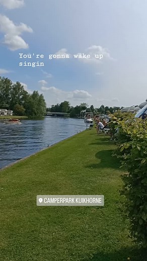 Heerlijk hoor! Hengeltje uit, boekje lezen, koffie, wijntje, bootjes kijken ..GENIETEN! #campercontact #campers #stellplätze #camperplekken | Camperpark Kuikhorne