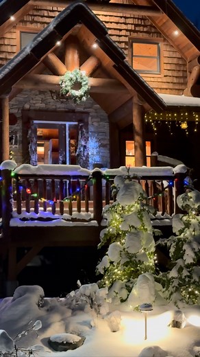 Getting in the spirit…#brettonwoodsvacations #brettonwoodsnh #whitemountainsnh #visitnh #brettonwoods #vacationrental | Bretton Woods Vacations