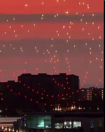 Clearwater Marine Aquarium drone light show🥰 📸from Markus Anton Creative #clearwater #clearwaterflorida #lovefl #tampabayisawesome #clearwaterbeachflorida #clearwaterbeachdaily #vacationflorida #vspc #clearwaterfl #clearwateraquarium #dronestagram #dronedaily #skybangerz | Clearwater Beach is Awesome