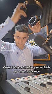 Cuando estás inspirado y se te olvida que estás trabajando 😳🕺🏻🎶 #fypage #fypシ #fyp #exitos909 #virales #humor #contenido #Viral #paratiiiiiiiiiiiiiiiiiiiiiiiiiiiiiii ##trabajo | Exitos 90.9