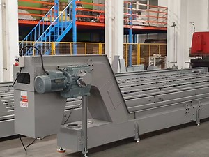 [Hot Item] Customized CNC Machine Tool Iron Cutting Scrap Conveyor Chain Plate Chip Removal Machine