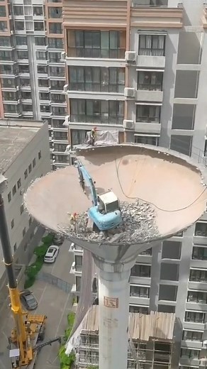 Incredible Demolition Teamwork | Giant Machine