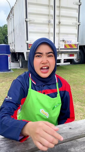 Mata duitan betul bagogo ni 🤣❤️💙 #petronnkveklbound #petronnkve #petronmalaysia #petron #nkve #stesenminyak #drama #trendingreels