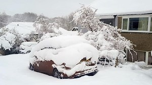 Travel warnings after heavy snow brings treacherous conditions to UK