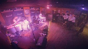 Creepin' #furandfeathers #sksbeb #tourlife #ustour #ysaykya #wdwww #wmowy #sitchyandthesexkat @sitkittysit | Birdeatsbaby