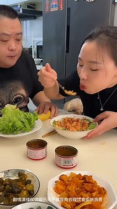 "Couple who eat together, burp together 😂🍜 #Mukbang2025" | Funny Prank