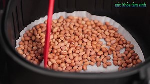 551K views · 7.9K reactions | Bí quyết làm món đậu phộng rang tỏi ớt rất ngon và dễ làm Cre: SKTS | Thích Nấu Nướng | Facebook