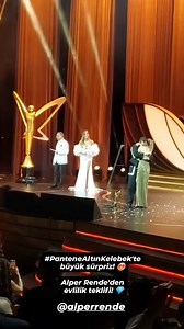 Alper Rende ödül aldığı sahnede evlilik teklif etti... Evet yanıtını aldı #PanteneAltınKelebek | Hürriyet Kelebek
