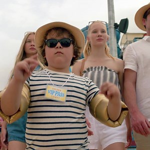 The 7-seat Holden Acadia is built to rule the road. Don’t just turn up. Arrive. | Holden