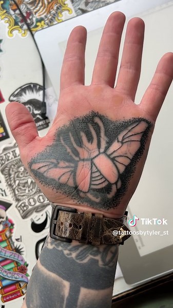 There is a misconception about palm tattoos and that they can never be solid tattoos. There is a certain way to do them. You aren’t able to tattoo a palm like you can every other part of the body. You have to be a bit more aggressive to get the ink to stay in the skin in my experience. You have to do simple tattoos on the palm. Anything with too much detail in the drawing will not be a good choice for a palm tattoo. #tattoo #healedtattoo #palmtattoo #blackwork #dotwork #tattooartist
